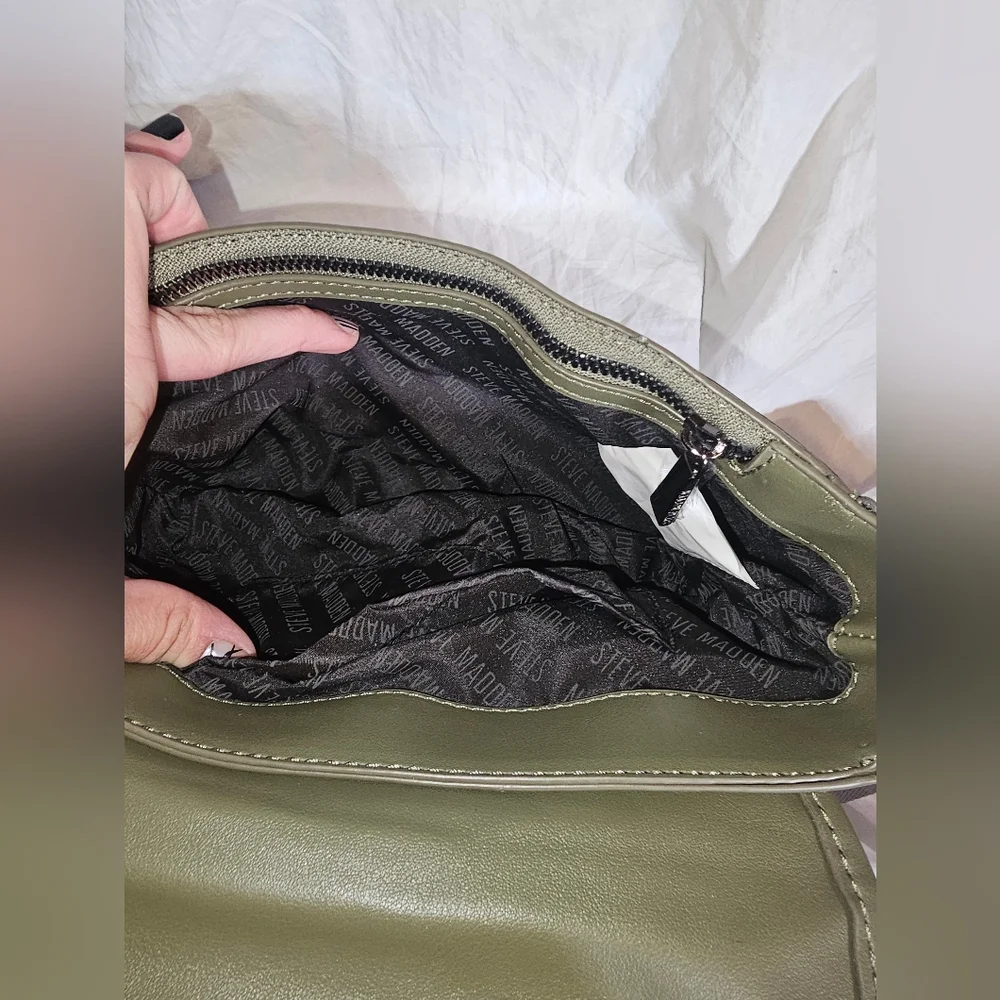 Steve Madden NWOT Byphyre Olive Green Crossbody - Picture 8 of 8